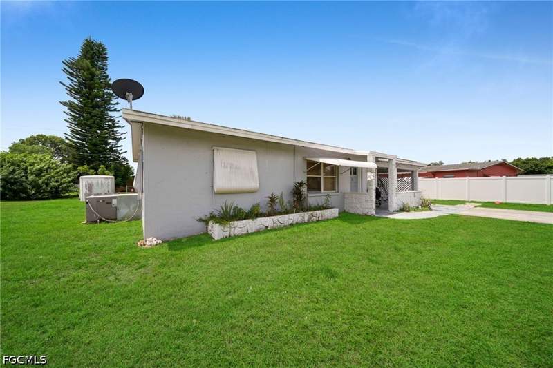 2 bedroom SingleFamilyResidence at 302 E Penn Rd, Willow Brook Farms, Lehigh Acres — photo 4
