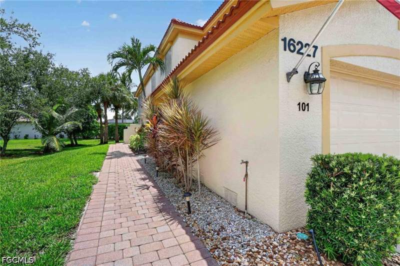 2 bedroom Condominium at 16227 Coco Hammock Way 101, Bay Haven, Fort Myers — photo 3