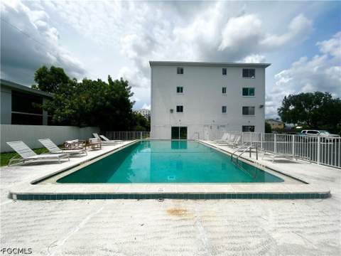 4906 Victoria Dr 103, Cape Coral FL - photo 19 of 30
