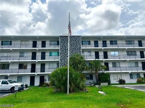 4906 Victoria Dr 103, Cape Coral FL - photo 20 of 30