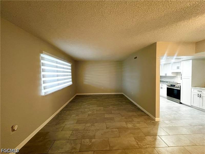 2 bedroom Condominium at 4906 Victoria Dr 103, Capeway Condo, Cape Coral — photo 5