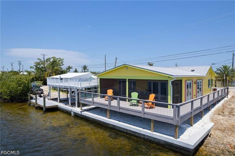 2 bedroom SingleFamilyResidence at 4819 Pine Island Rd NW, Pine Island Fill, Matlacha — photo 3