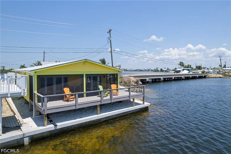 2 bedroom SingleFamilyResidence at 4819 Pine Island Rd NW, Pine Island Fill, Matlacha — photo 4