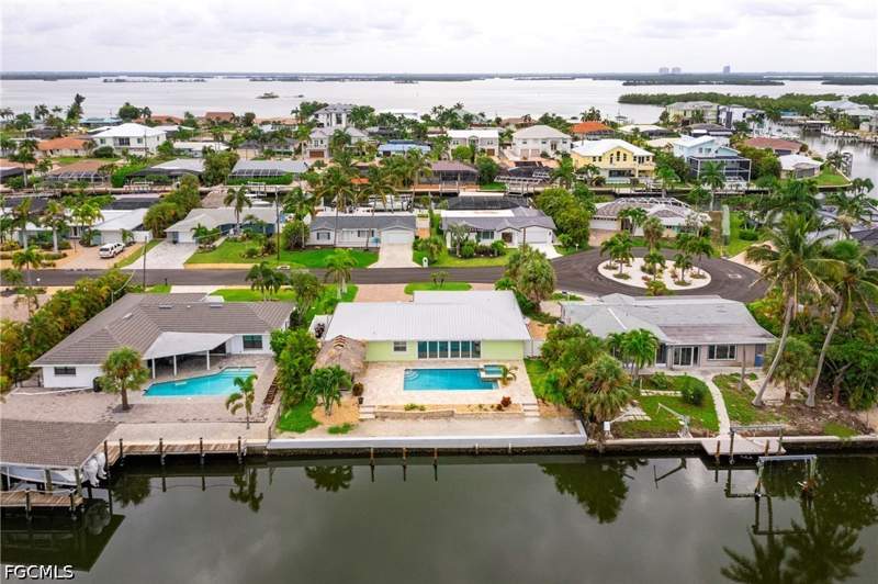 3 bedroom SingleFamilyResidence at 16 Sunview Blvd, Fairview Isles, Fort Myers Beach — photo 2
