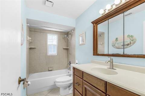 13721 Markham Ln 4, Fort Myers FL - photo 11 of 25