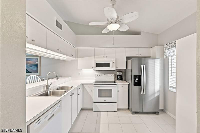 2 bedroom Condominium at 20141 Ian Ct 308, Villages On Lake Augusta, Estero — photo 5