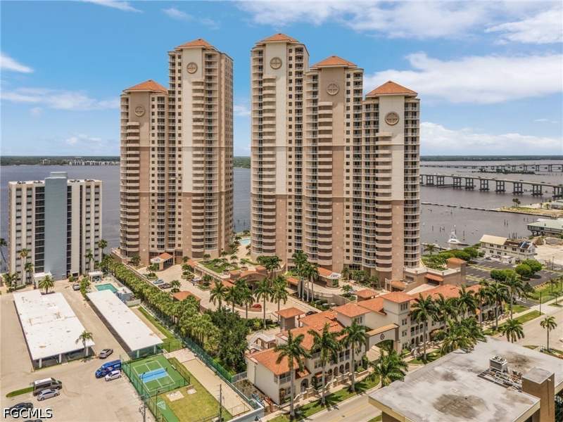 3 bedroom Condominium at 2104 W First St 1802, High Point Place, Fort Myers — photo 2