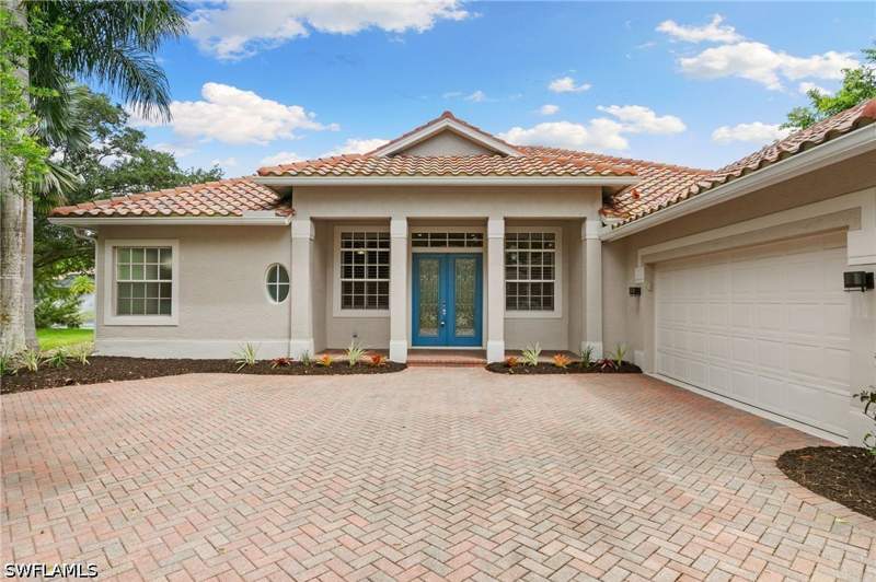 4 bedroom SingleFamilyResidence at 3917 Fabienne Ct, Wilshire Lakes, Naples — photo 2