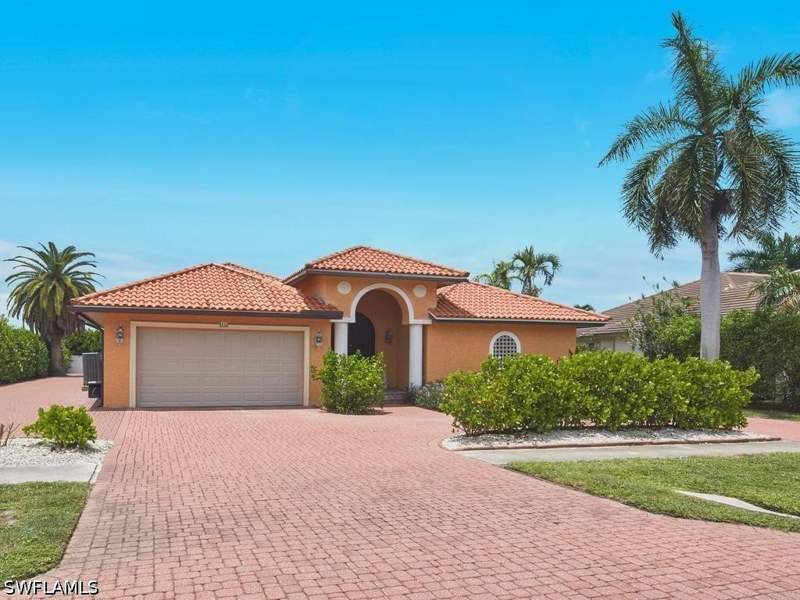 4 bedroom SingleFamilyResidence at 10 Anchor Ct, Marco Beach, Marco Island — photo 4