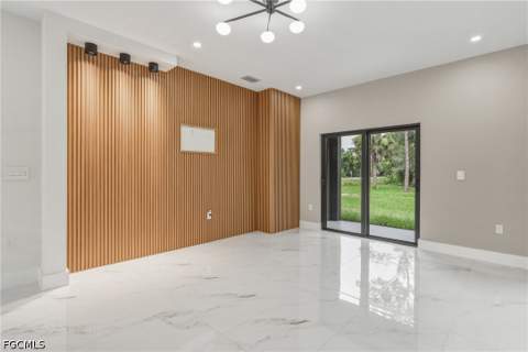722 Roosevelt Ave, Lehigh Acres FL - photo 6 of 32