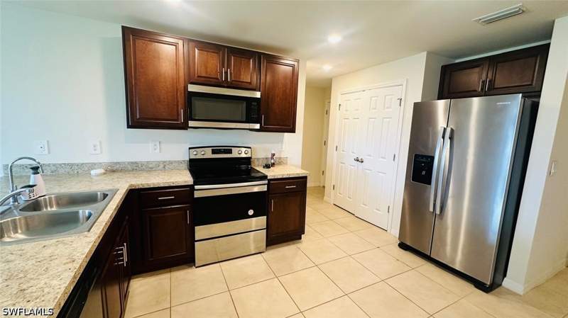 3 bedroom SingleFamilyResidence at 3903 16th St SW, Lehigh Acres, Lehigh Acres — photo 4