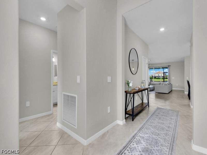 4 bedroom SingleFamilyResidence at 3637 Passion Vine Dr, Hampton Lakes, Alva — photo 2