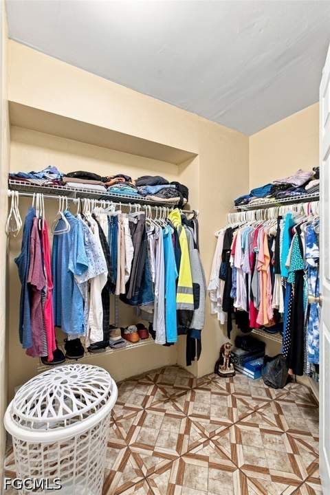 1631 Country Club Pkwy, Lehigh Acres FL - photo 13 of 28