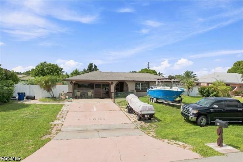 2 bedroom SingleFamilyResidence at 1631 Country Club Pkwy, Country Club Estates, Lehigh Acres — photo 2