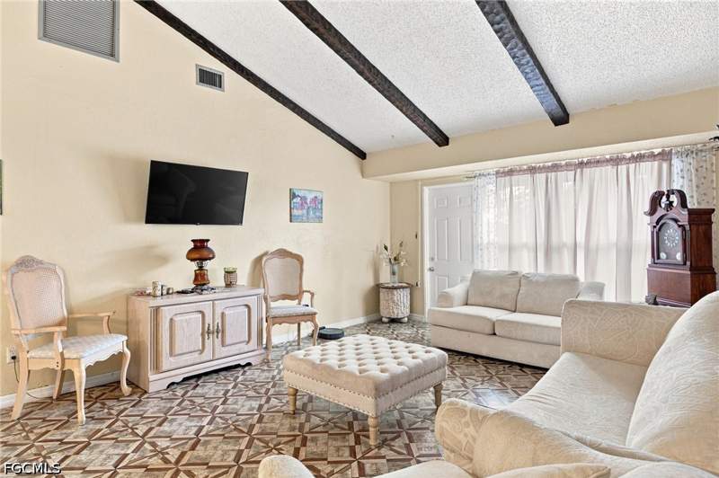 2 bedroom SingleFamilyResidence at 1631 Country Club Pkwy, Country Club Estates, Lehigh Acres — photo 3
