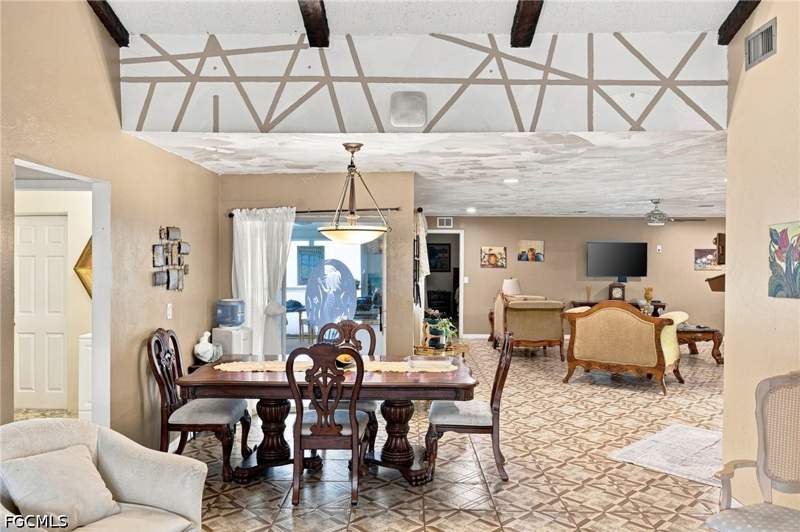 2 bedroom SingleFamilyResidence at 1631 Country Club Pkwy, Country Club Estates, Lehigh Acres — photo 5