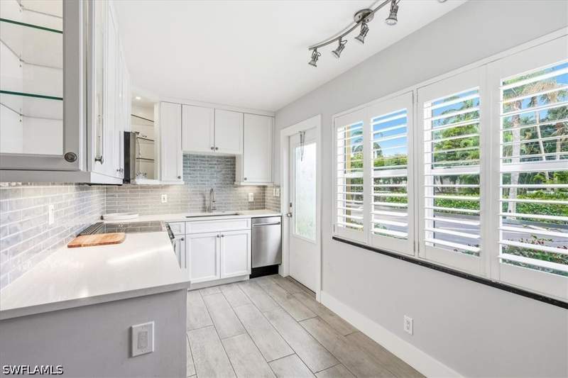 1 bedroom Condominium at 203 8th Ave S 203A, Garden Manor, Naples — photo 4