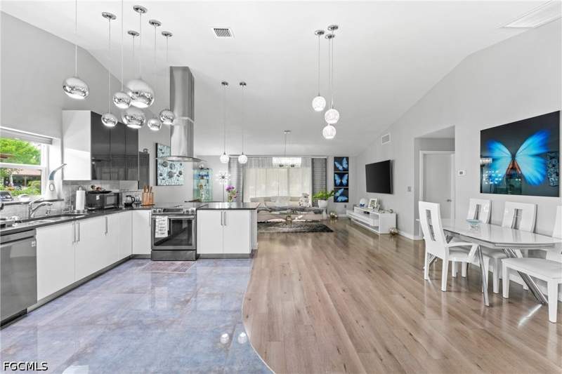 2 bedroom Attached at 13119 Tall Pine Cir, Pinebrook Woods, Fort Myers — photo 4