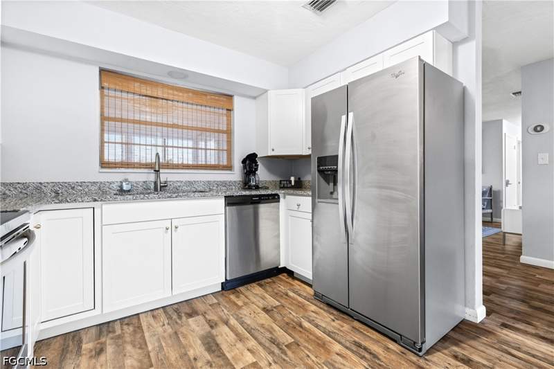 3 bedroom SingleFamilyResidence at 1930 Oakley Ave, Palmlee Park, Fort Myers — photo 3