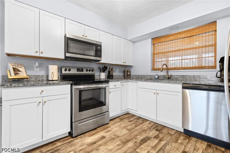 3 bedroom SingleFamilyResidence at 1930 Oakley Ave, Palmlee Park, Fort Myers — photo 5
