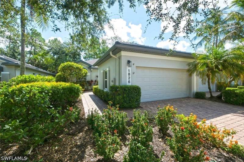 2 bedroom Attached at 1826 Tarpon Bay Dr S 91, Cayman, Naples — photo 2