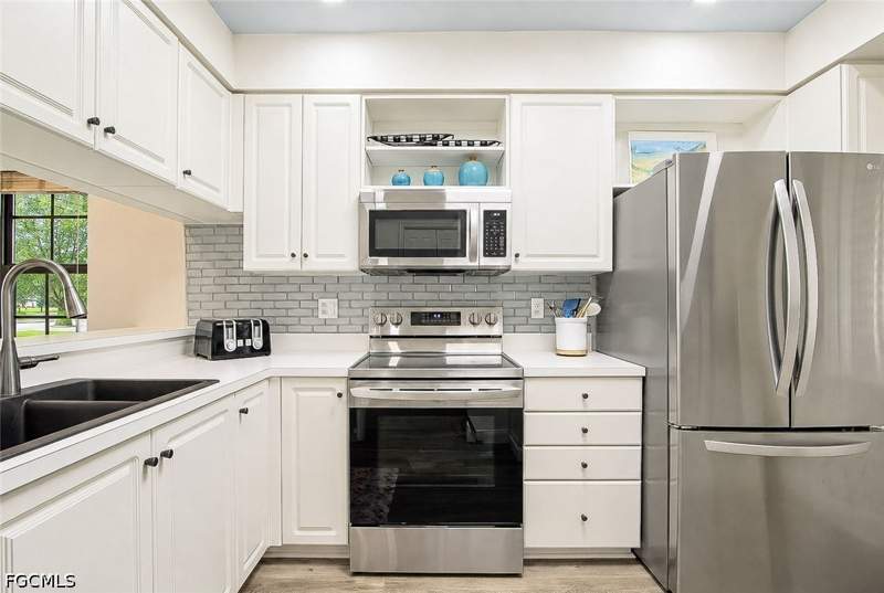 2 bedroom Condominium at 14751 Hole In One Cir 106 - Pebble Beach, Golfview Golf & Racquet Club, Fort Myers — photo 4
