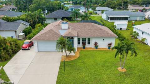 8312 Tahiti Rd, Fort Myers FL - photo 6 of 43