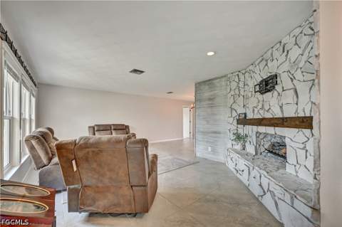 1482 N Larkwood Sq, Fort Myers FL - photo 14 of 41