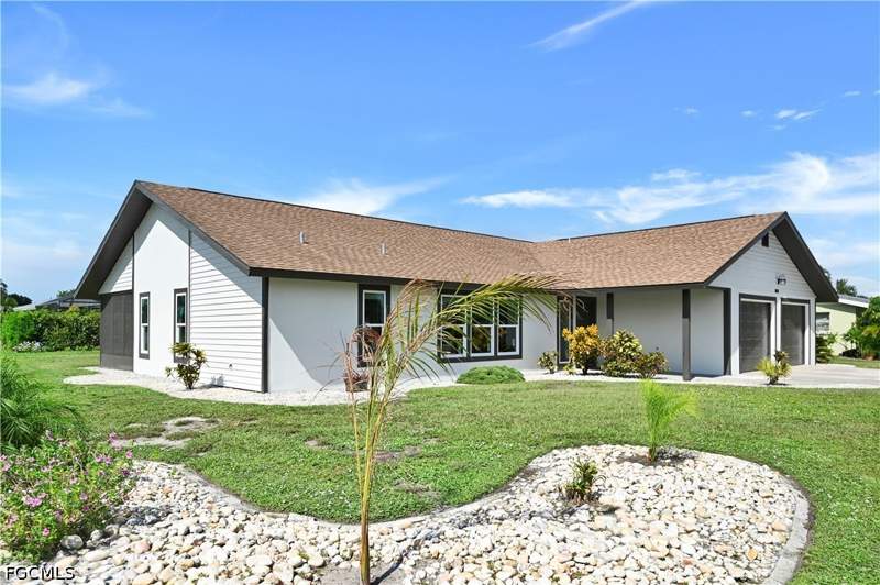 3 bedroom SingleFamilyResidence at 1482 N Larkwood Sq, Coronado Moors, Fort Myers — photo 3