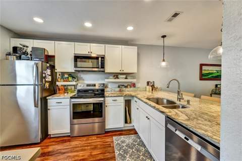 4259 Island Cir 3, Fort Myers FL - photo 10 of 33