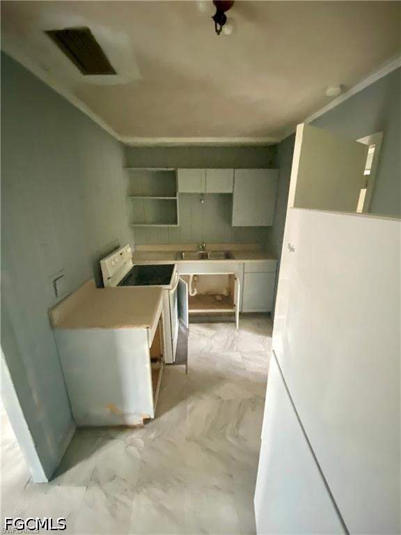 2 bedroom SingleFamilyResidence at 402 Miramar Rd, Russell Park, Fort Myers — photo 5
