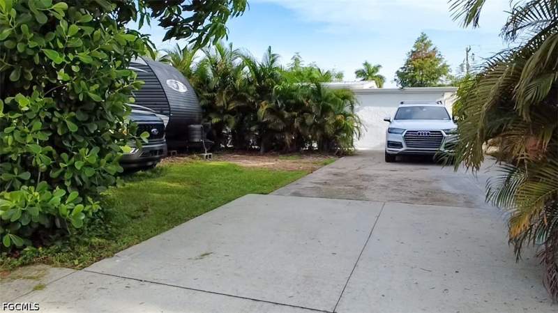 4 bedroom SingleFamilyResidence at 1612 Coronado Rd, Granada Terrace, Fort Myers — photo 2