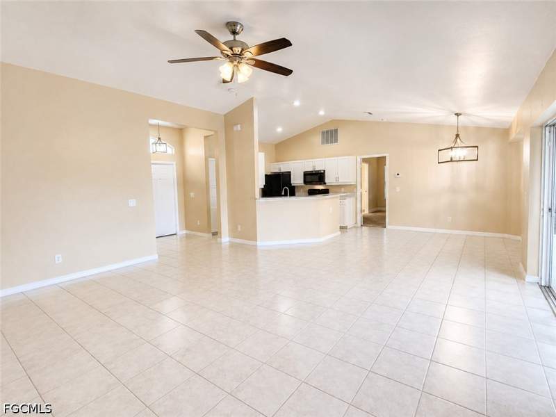 3 bedroom SingleFamilyResidence at 306 SE 8th Pl, Cape Coral, Cape Coral — photo 5