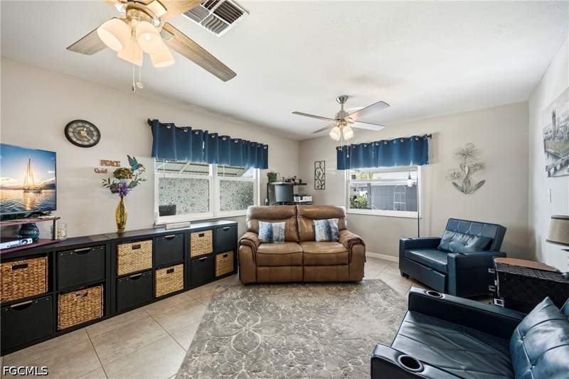 2 bedroom Attached at 39 Desert Candle Cir, Pinewood Condominium, Lehigh Acres — photo 4