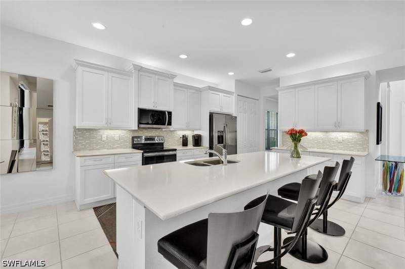5 bedroom SingleFamilyResidence at 13750 Callisto Ave, Marbella Isles, Naples — photo 3