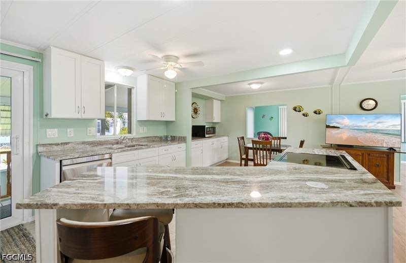 2 bedroom ManufacturedHome at 293 Edwardo Ave, Poinsettia Park Mobile Home Co-Op Inc, Fort Myers — photo 2