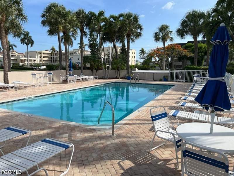 2 bedroom Condominium at 850 Elkhorn Ct 213, Village At Smokehouse Bay, Marco Island — photo 3