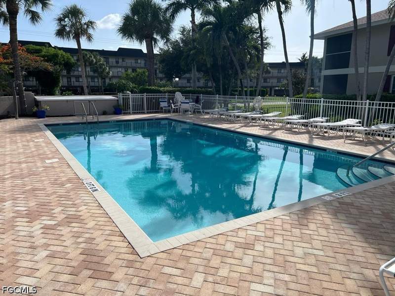 2 bedroom Condominium at 850 Elkhorn Ct 213, Village At Smokehouse Bay, Marco Island — photo 4