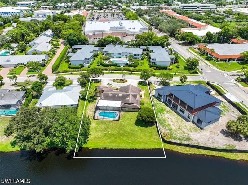 3 bedroom SingleFamilyResidence at 4651 West Blvd, Park Shore, Naples — photo 2