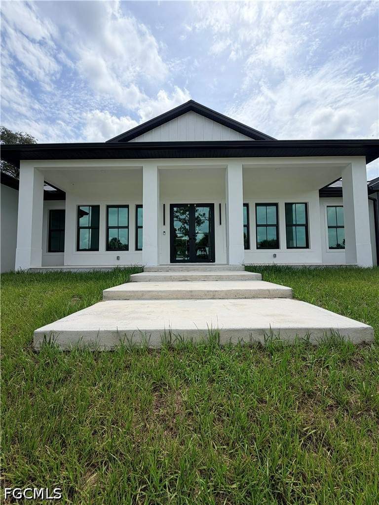 5 bedroom SingleFamilyResidence at 14480 Old Olga Rd, Harvey Heights Unit 1, Fort Myers — photo 2