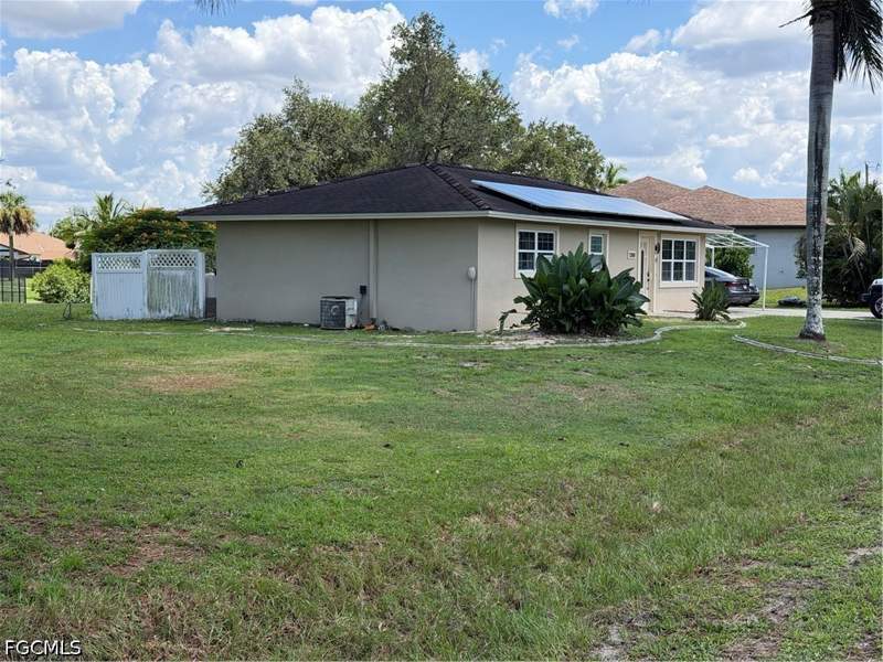 3 bedroom SingleFamilyResidence at 1398 Sunrise Dr, North Fort Myers, North Fort Myers — photo 2