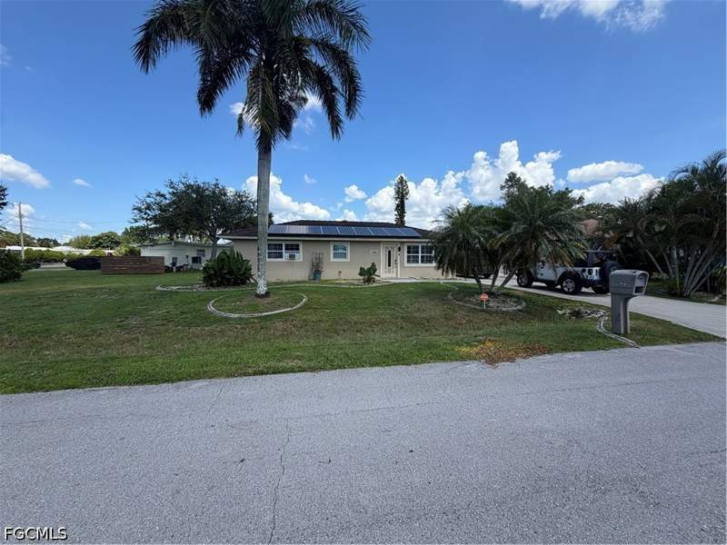 3 bedroom SingleFamilyResidence at 1398 Sunrise Dr, North Fort Myers, North Fort Myers — photo 4
