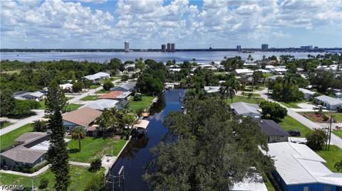 1398 Sunrise Dr, North Fort Myers FL - photo 6 of 42
