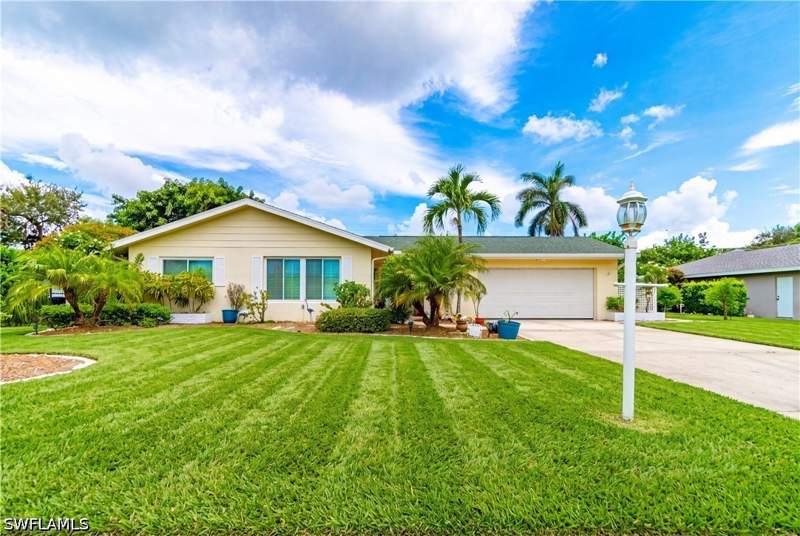 2 bedroom SingleFamilyResidence at 1352 Oaklawn Ct, Tanglewood, Fort Myers — photo 2