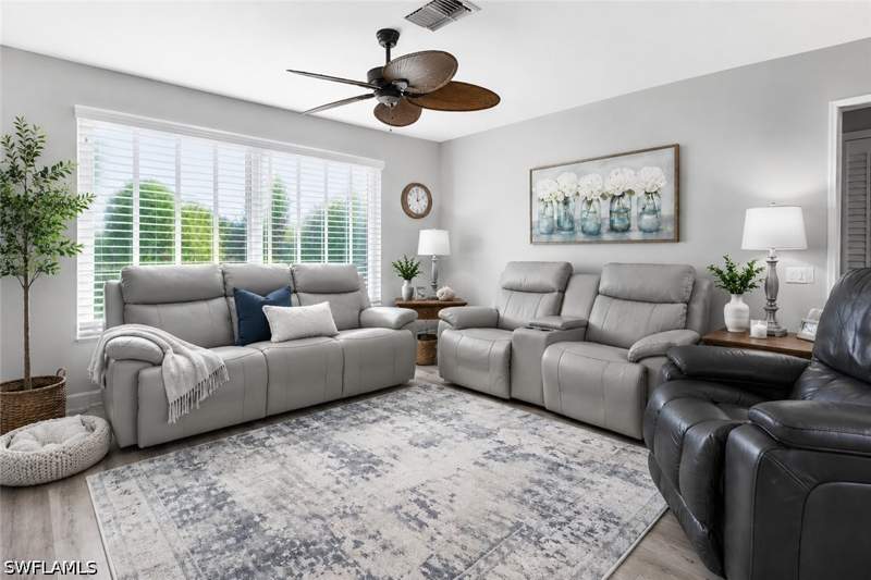 2 bedroom SingleFamilyResidence at 1352 Oaklawn Ct, Tanglewood, Fort Myers — photo 5