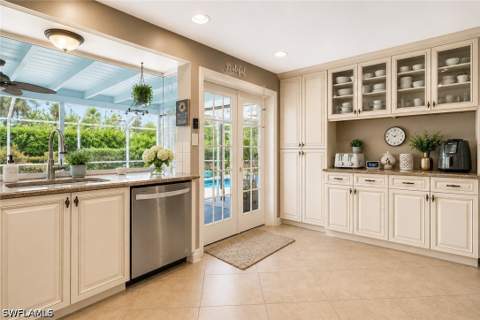 1352 Oaklawn Ct, Fort Myers FL - photo 6 of 18