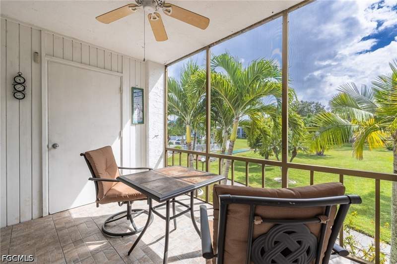 2 bedroom Condominium at 5959 Winkler Rd 218, Bermuda Club Condo, Fort Myers — photo 2