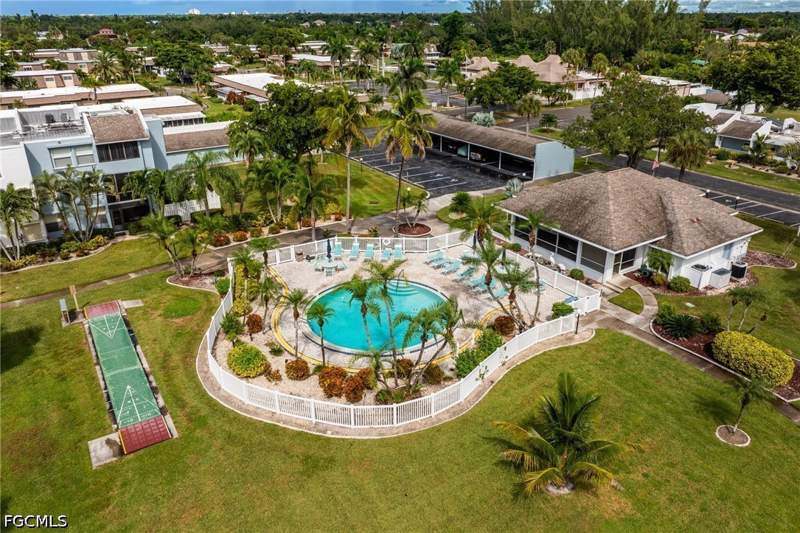 2 bedroom Condominium at 5959 Winkler Rd 218, Bermuda Club Condo, Fort Myers — photo 3