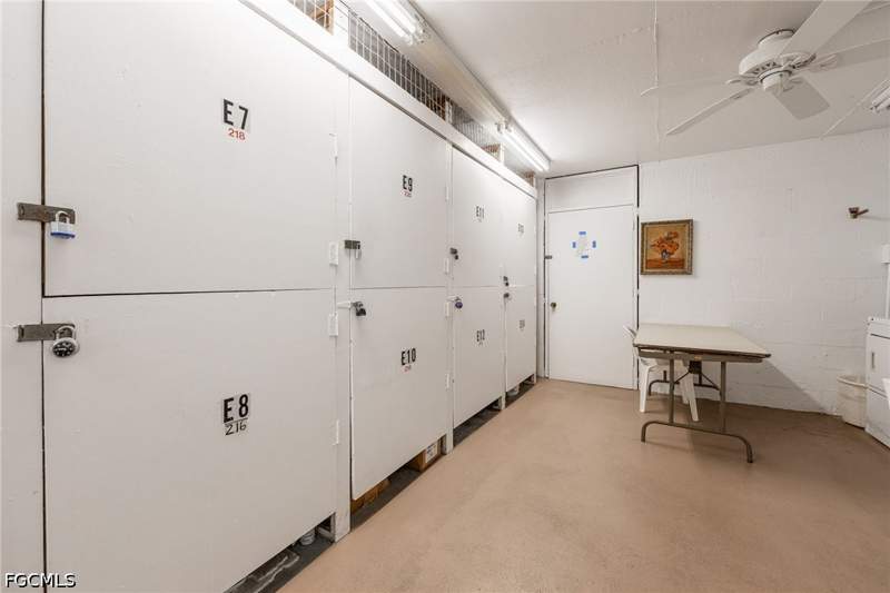 2 bedroom Condominium at 5959 Winkler Rd 218, Bermuda Club Condo, Fort Myers — photo 5