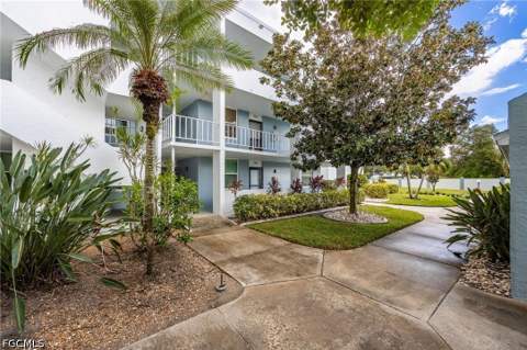5959 Winkler Rd 218, Fort Myers FL - photo 7 of 42